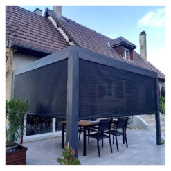 Pergola Bioclimatique Aluminium Anthracite 10,80m² Toit Avec Lames Ovales Aluminium + 2 Rideaux Gris Pour Les Côtés – HABRITA
